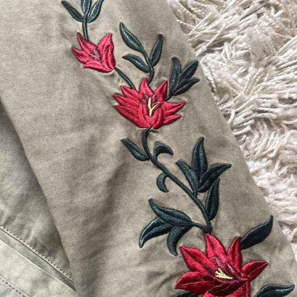 Green Army/Utility Jacket, with red flower embroidery on the arm (size 38) - Picture 2 of 4